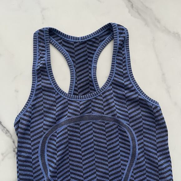 Lululemon Run Swiftly Tech Racerback Heathered Harbor Blue Sz 6 Chevron tank top - Picture 5 of 10